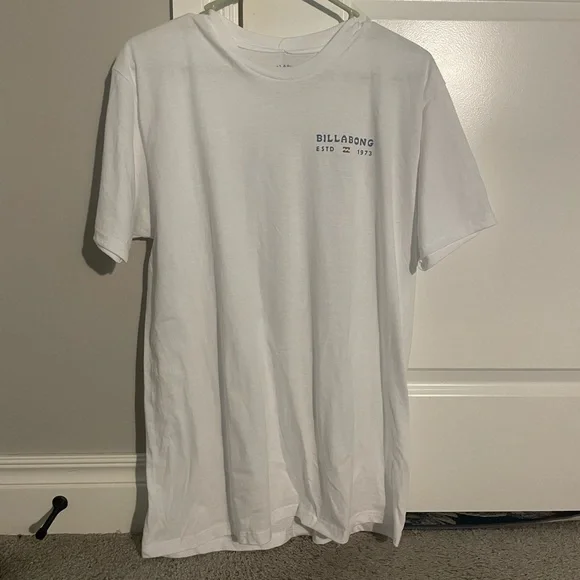 *not used* men’s billabong tshirt - Picture 2 of 2